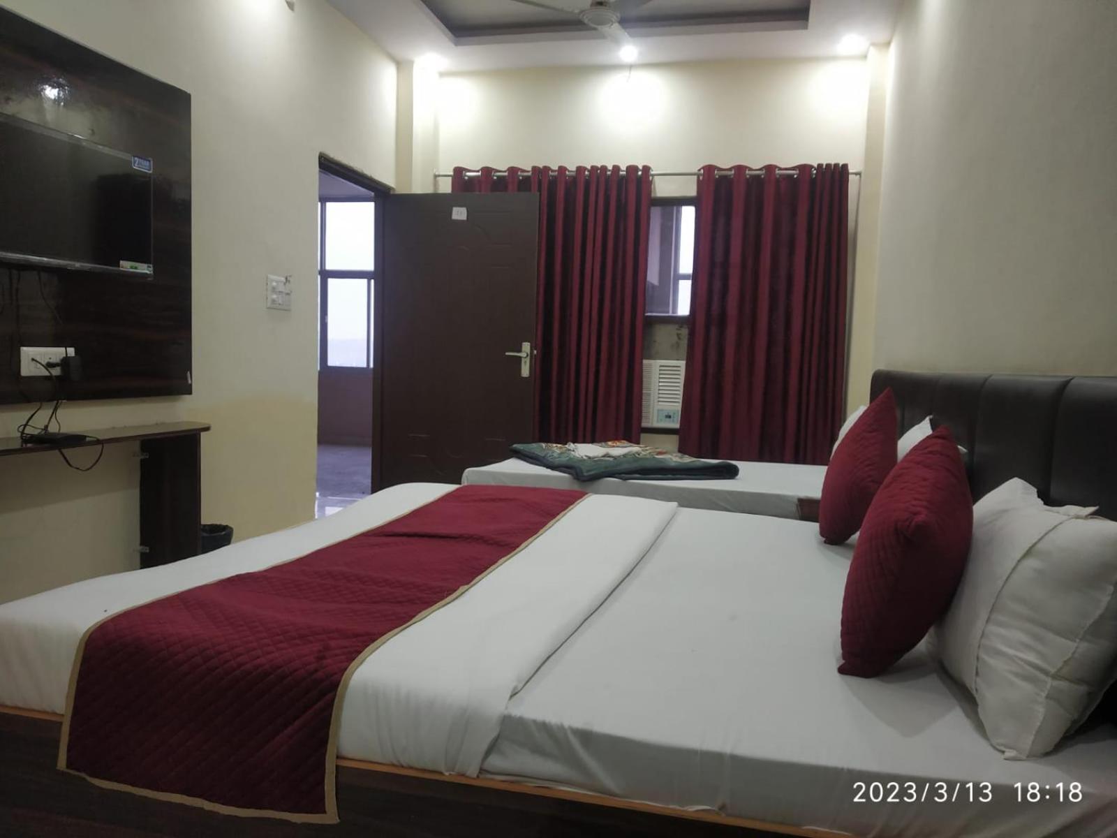 Hotel Aarti Darshan Haridwār Esterno foto