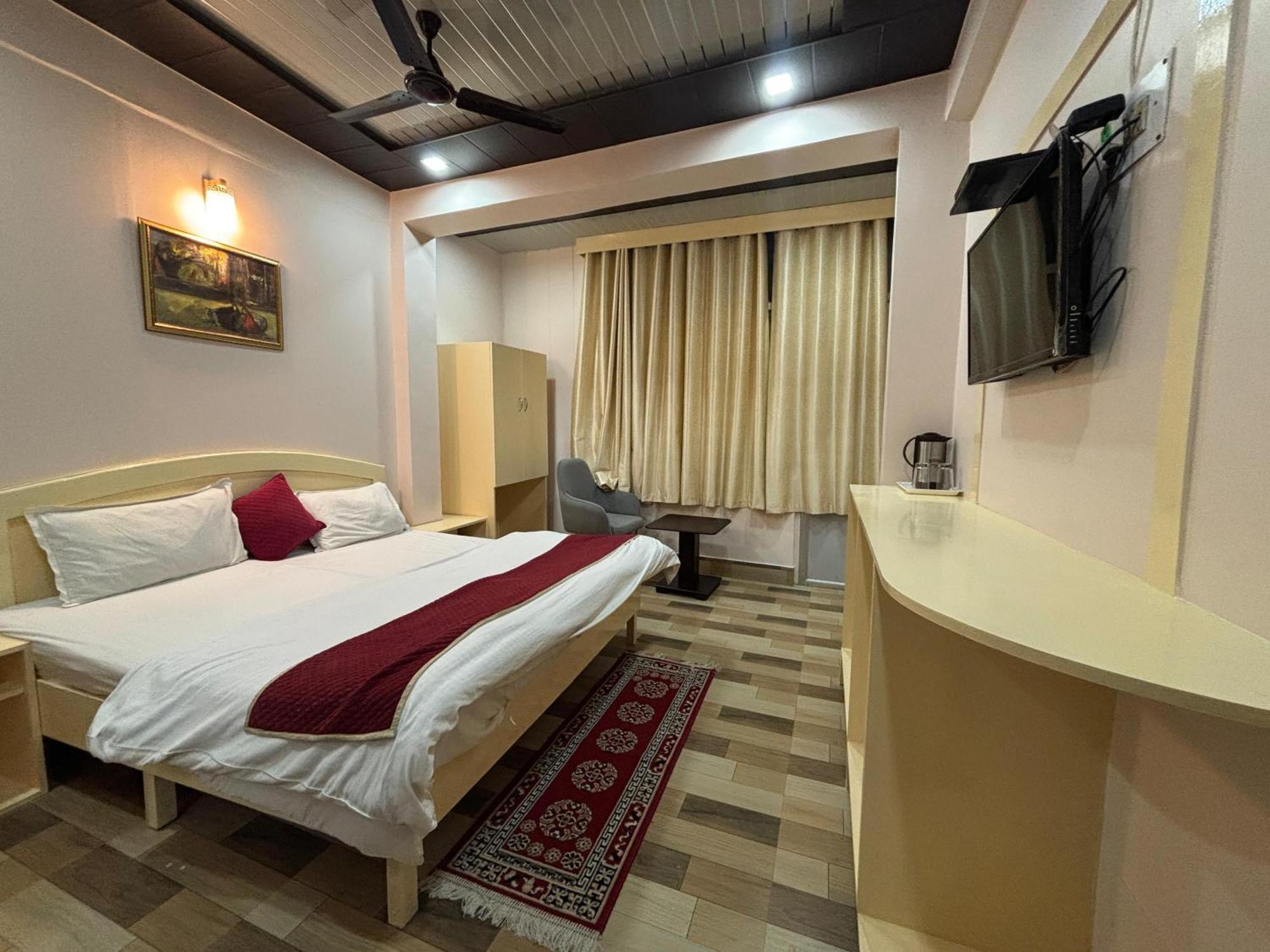 Hotel Aarti Darshan Haridwār Esterno foto